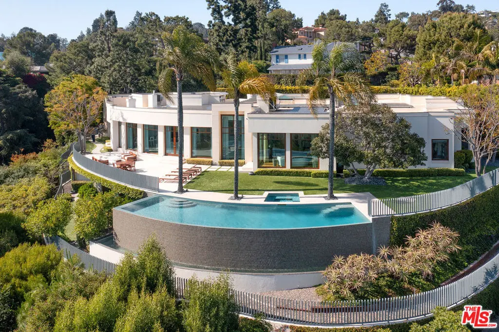 Residential Lease for rent at 1118 Calle Vista Drive, Beverly Hills, Los Angeles County, CA featuring 4 beds and 8 baths