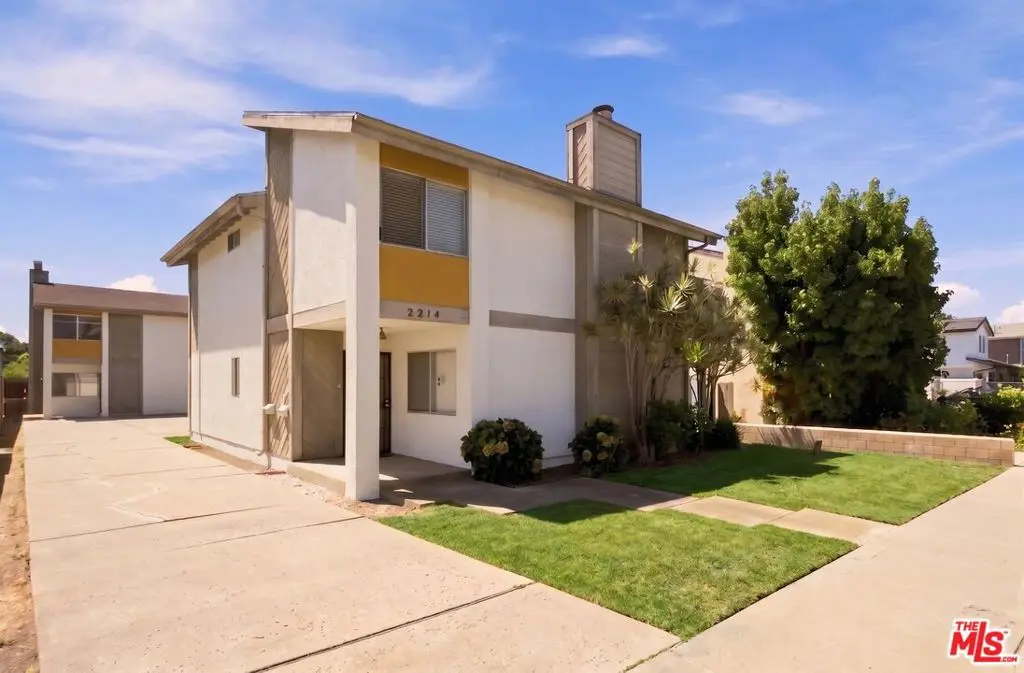 Condominium for rent at 2214 Dufour Avenue B, Redondo Beach, CA featuring 3 beds and 2 baths