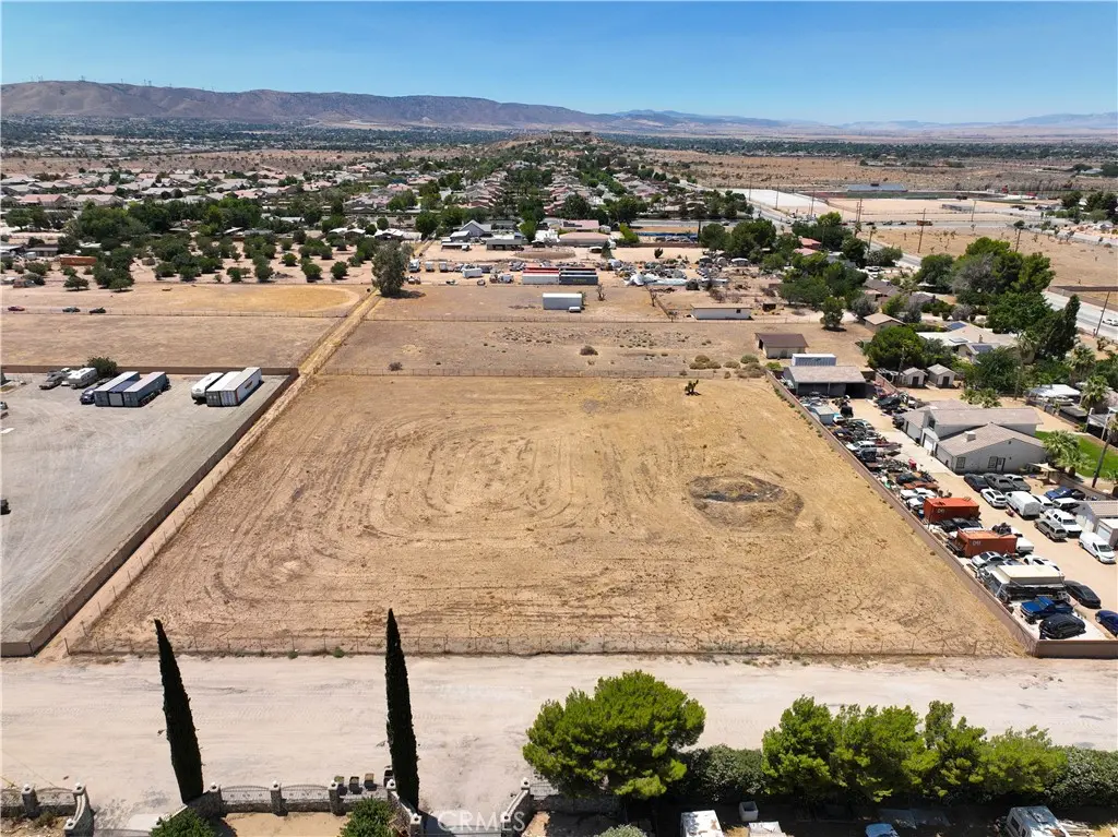 27 Saint W Drt Vic Avenue, Palmdale, CA — listing photo 1