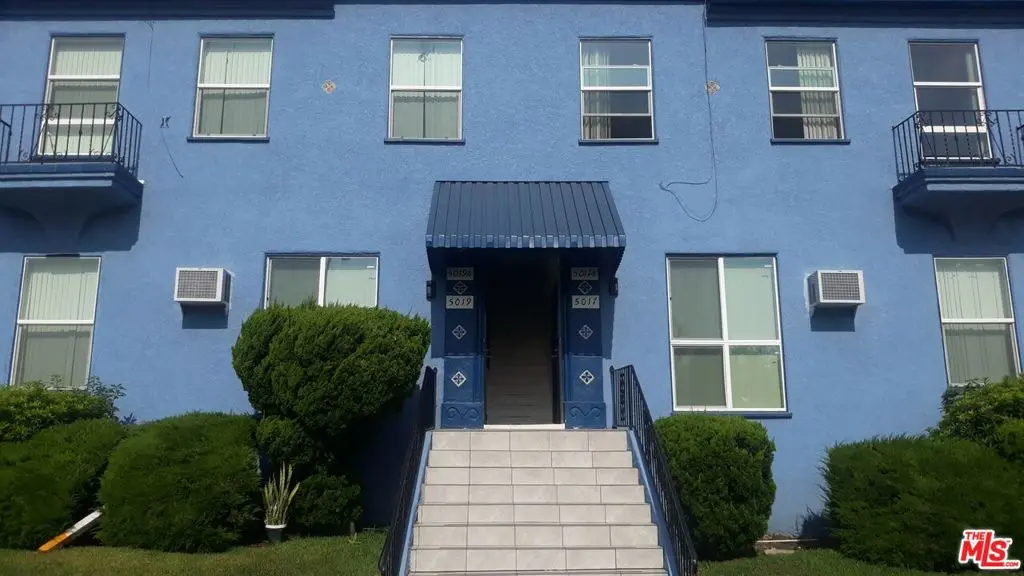 Residential Lease for rent at 5017 Crenshaw Boulevard 1/2, Los Angeles, Los Angeles County, CA featuring 2 beds and 1 bath