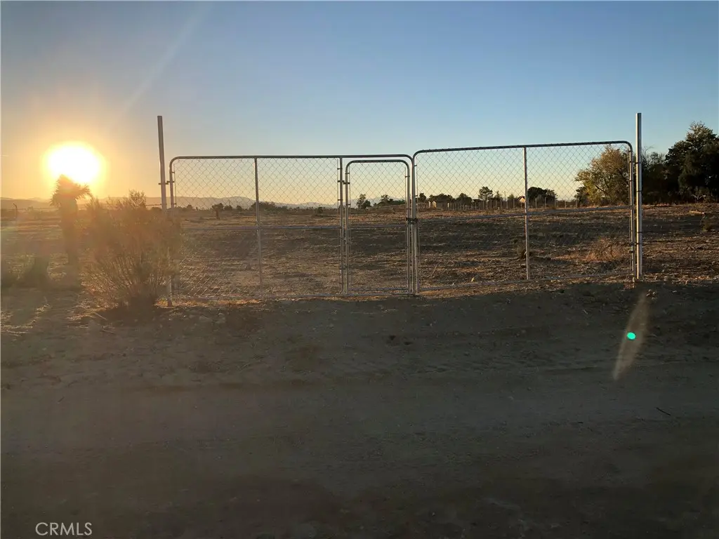 175 COR AVE W4 DRT 175 STE, Palmdale, CA — listing photo 1