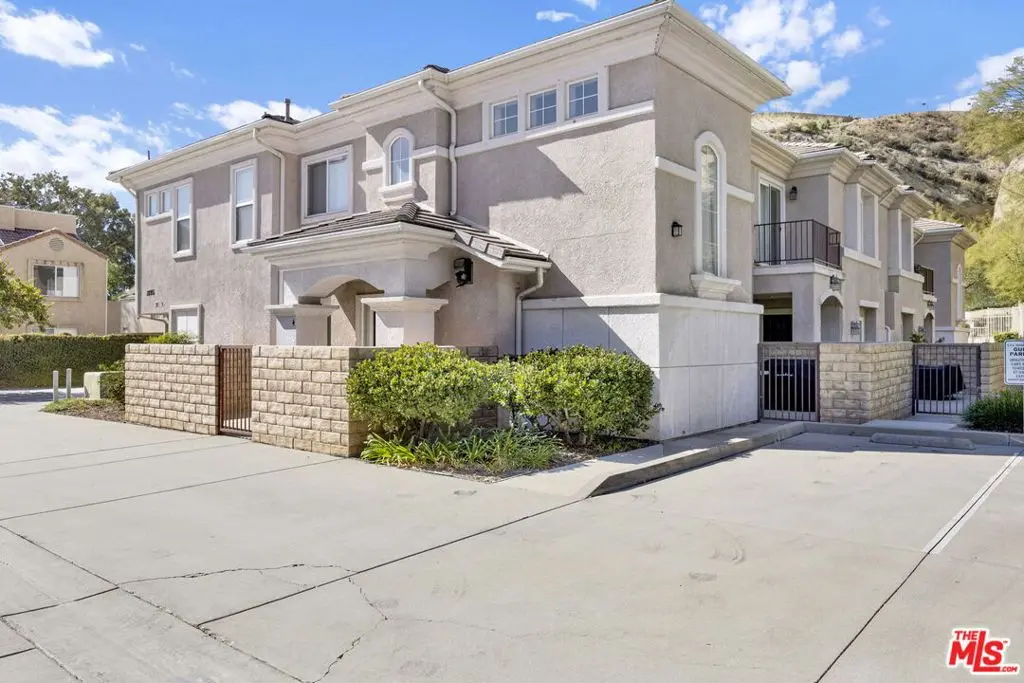 28955 Oak Spring Canyon Road 4, Canyon Country, CA — listing photo 1
