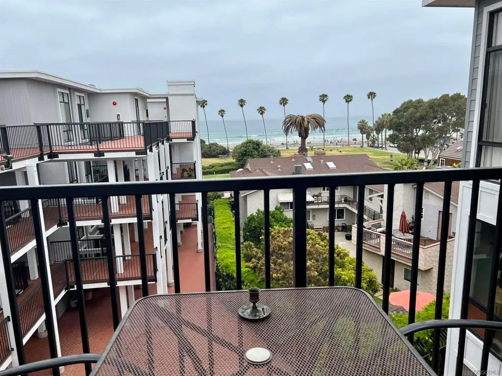 Single Family Residence for rent at 8263 Camino Del Oro 477, La Jolla, CA featuring 2 beds and 2 baths