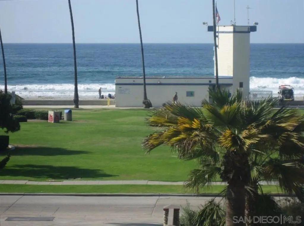 Single Family Residence for rent at 8263 Camino Del Oro 279, La Jolla, CA featuring 2 beds and 2 baths