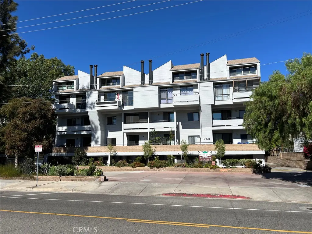 13331 Moorpark Street 110, Sherman Oaks, CA — listing photo 1