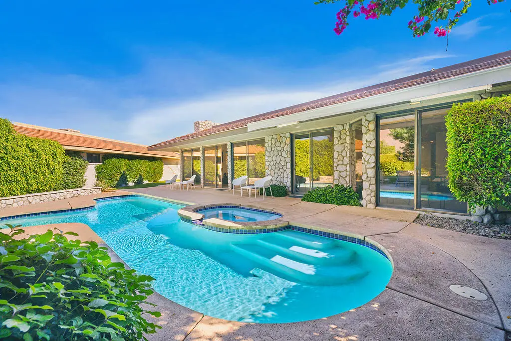 Single Family Residence for rent at 12 Sussex Court, Rancho Mirage, CA featuring 3 beds and 4 baths