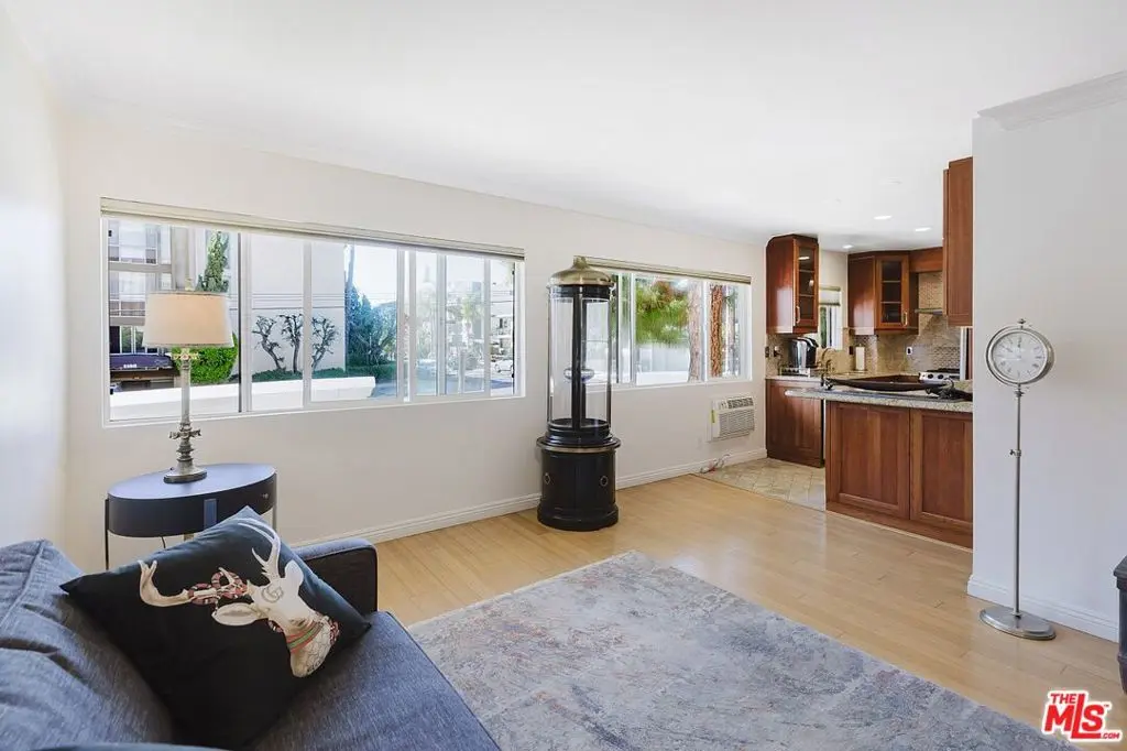 Condominium for sale at 1154 S Barrington Avenue 101, Los Angeles, CA featuring 1 bed and 1 bath