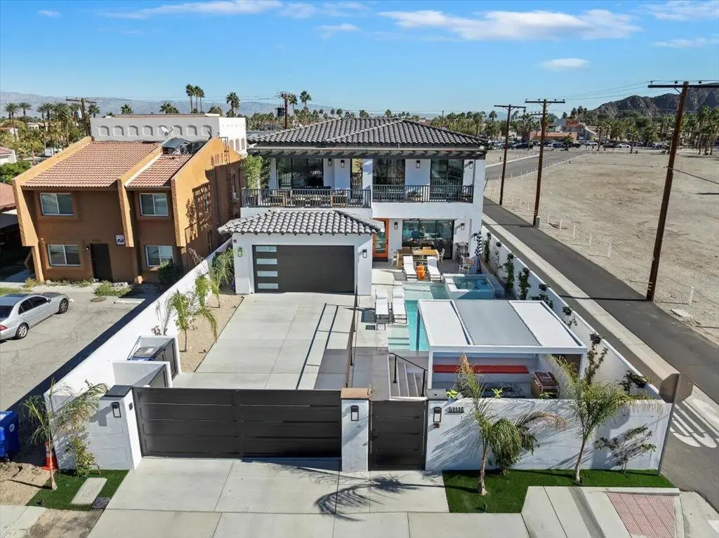 Residential Lease for rent at 51116 Avenida Mendoza, La Quinta, Riverside County, CA featuring 4 beds and 5 baths