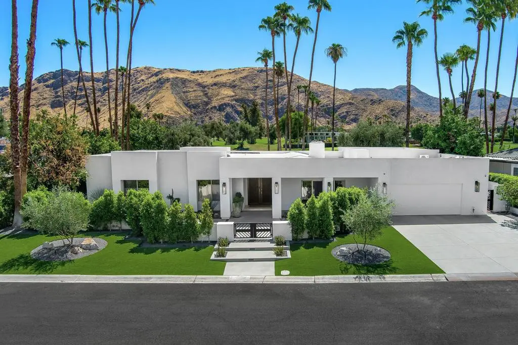Residential Lease for rent at 2560 S Camino Real, Palm Springs, Riverside County, CA featuring 3 beds and 2 baths