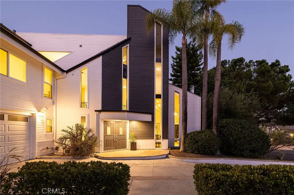 Single Family Residence for sale at 25901 Nellie Gail, Laguna Hills, CA featuring 6 beds and 5 baths