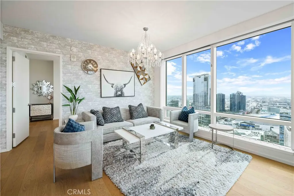Residential Lease for rent at 877 Francisco St 4111, Los Angeles, Los Angeles County, CA featuring 2 beds and 2 baths