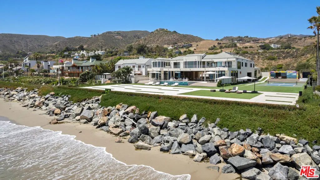Residential Lease for rent at 31100 Broad Beach Road, Malibu, Los Angeles County, CA featuring 8 beds and 10 baths