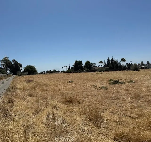 3207 N Valentine Avenue, Fresno, CA — listing photo 1