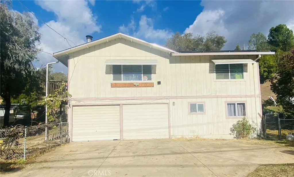 2900 Oakcrest Drive, Lucerne, CA — listing photo 1