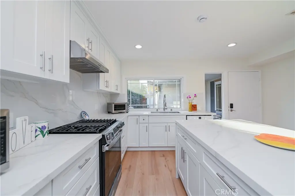 Single Family Residence for rent at 15 Camphor S, Irvine, CA featuring 3 beds and 3 baths