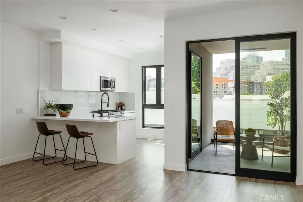 Condominium for sale at 118 Astronaut Ellison S Onizuka Street 710, Los Angeles, CA featuring 1 bed and 1 bath