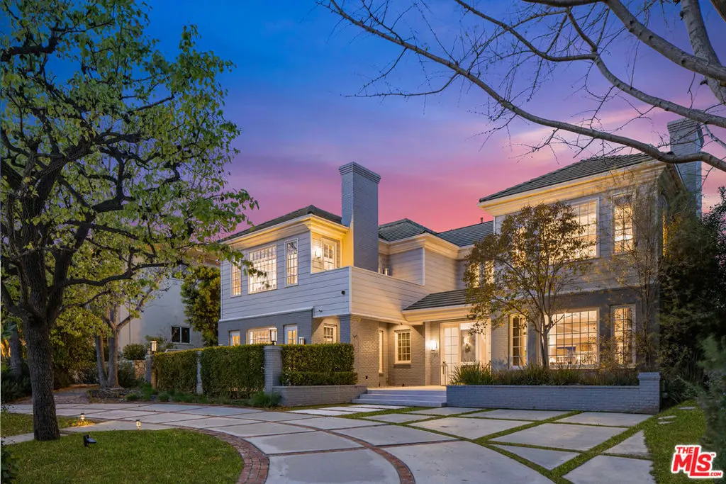Residential Lease for rent at 720 N Crescent Drive, Beverly Hills, Los Angeles County, CA featuring 8 beds and 10 baths