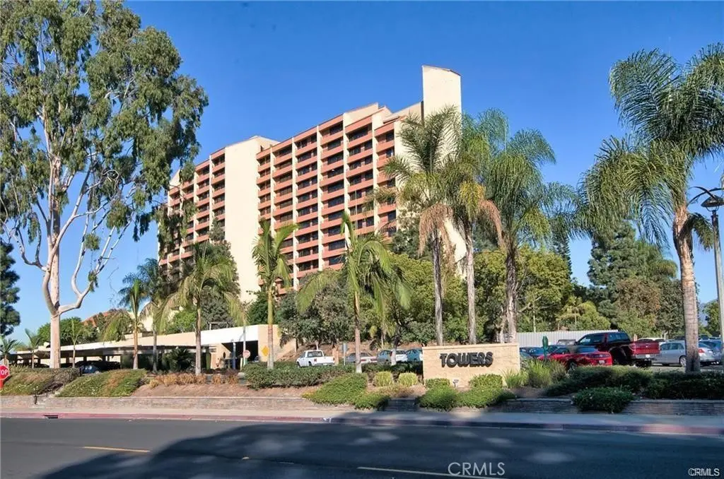 Condominium for sale at 24055 Paseo Del Lago 909, Laguna Woods, CA featuring 1 bed and 1 bath
