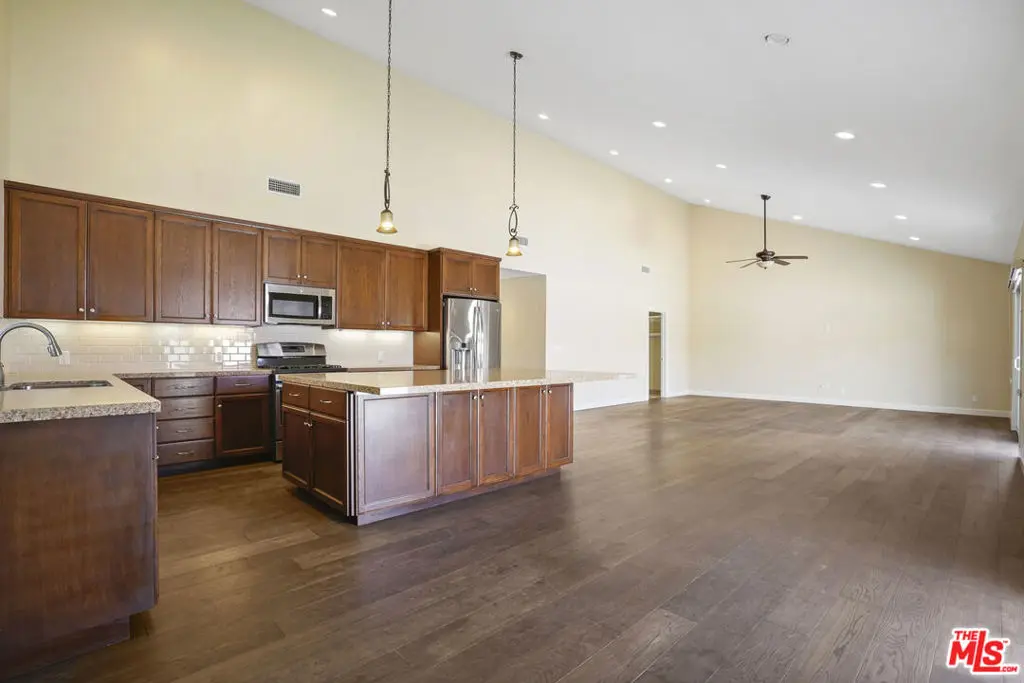 Residential Lease for rent at 29500 Heathercliff Rd. A, Malibu, Los Angeles County, CA featuring 2 beds and 2 baths