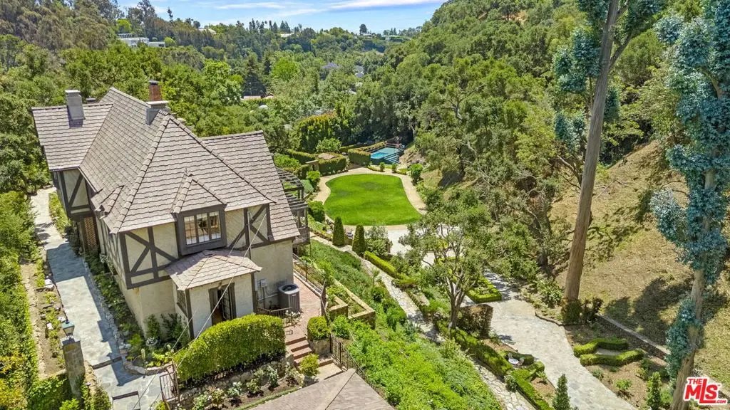 Residential Lease for rent at 1957 MANDEVILLE CANYON Road, Los Angeles, Los Angeles County, CA featuring 4 beds and 4 baths