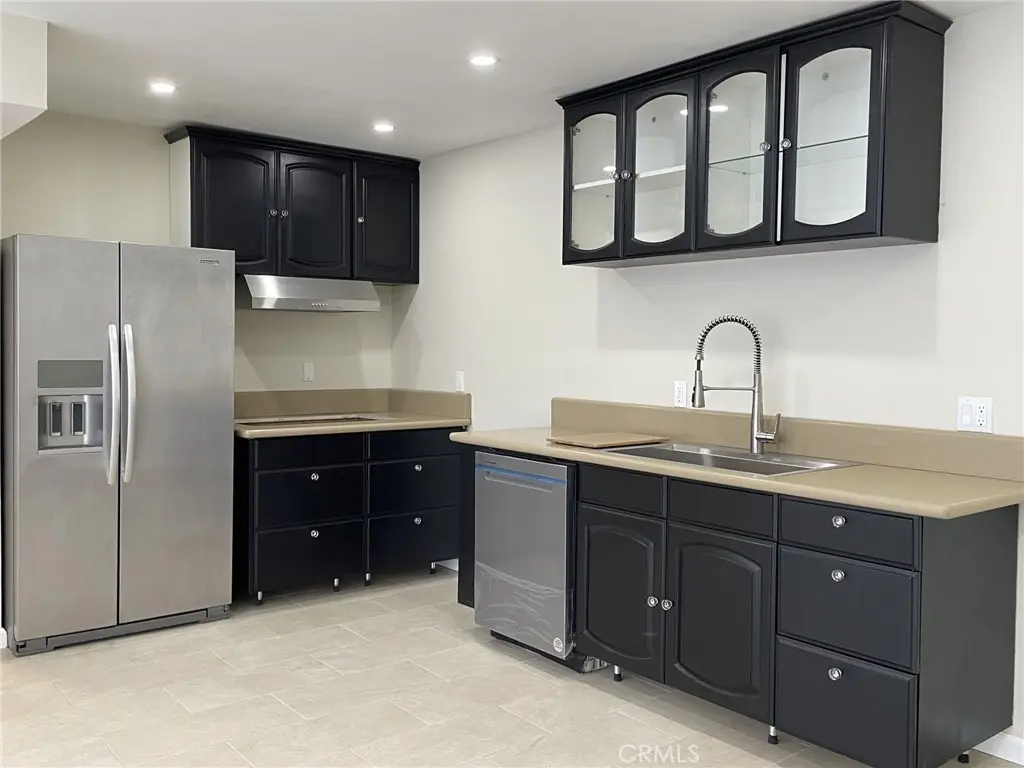Residential Lease for rent at 5700 Etiwanda Avenue 240, Los Angeles, Los Angeles County, CA featuring 2 beds and 1 bath