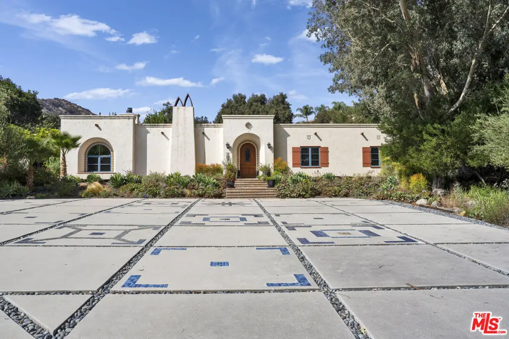 Single Family Residence for sale at 1487 Meadowcrest Circle, Corona, CA featuring 6 beds and 4 baths