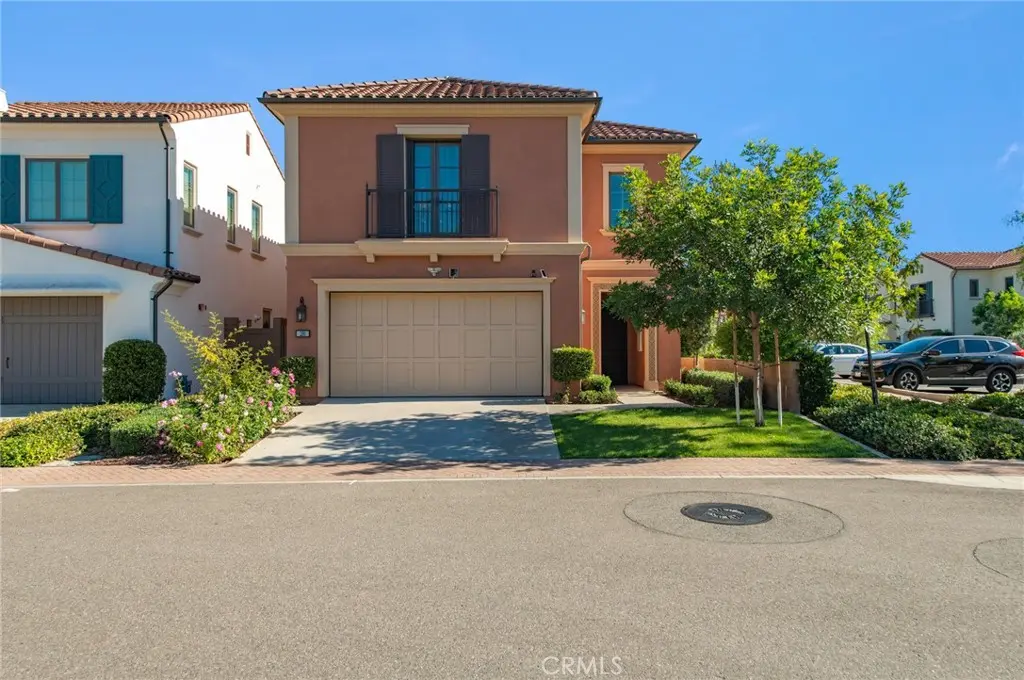 Single Family Residence for rent at 200 Piazza, Irvine, CA featuring 1 bed and 1 bath
