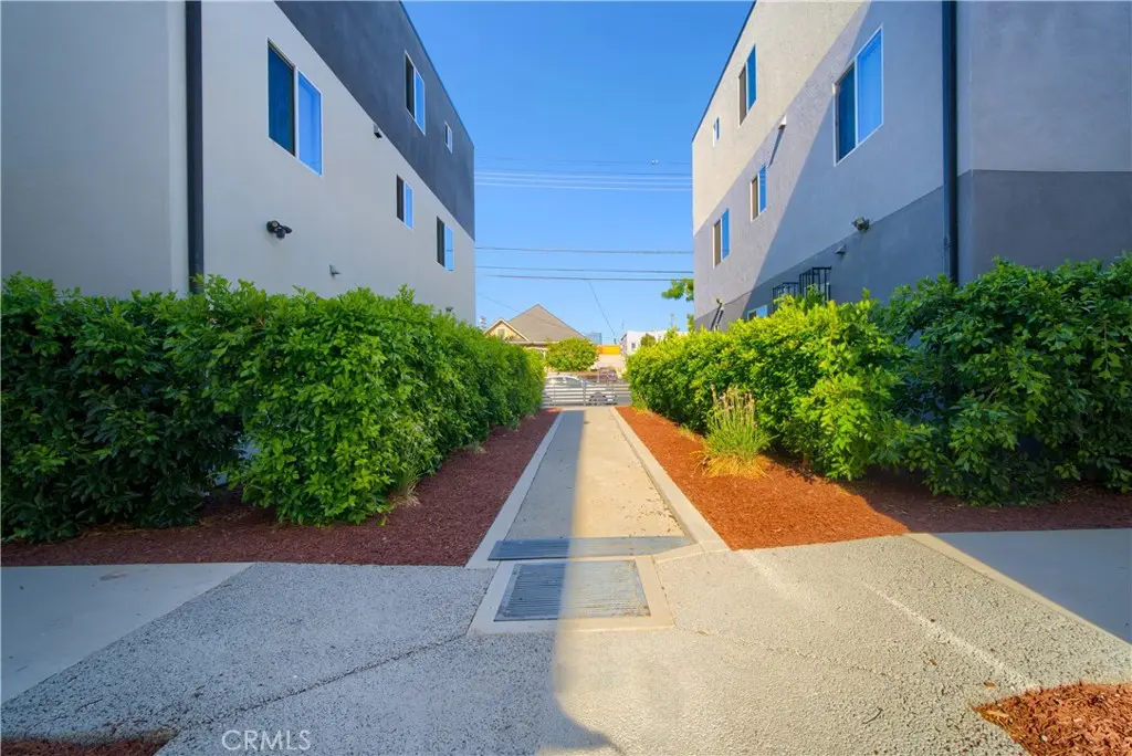 Residential Lease for rent at 1427 S New Hampshire Avenue, Los Angeles, Los Angeles County, CA featuring 5 beds and 4 baths