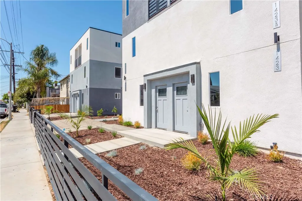 Residential Lease for rent at 1429 S New Hampshire Avenue, Los Angeles, Los Angeles County, CA featuring 5 beds and 5 baths
