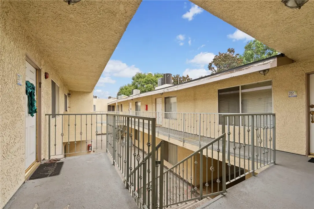7035 Woodley 205, Van Nuys, CA — listing photo 1