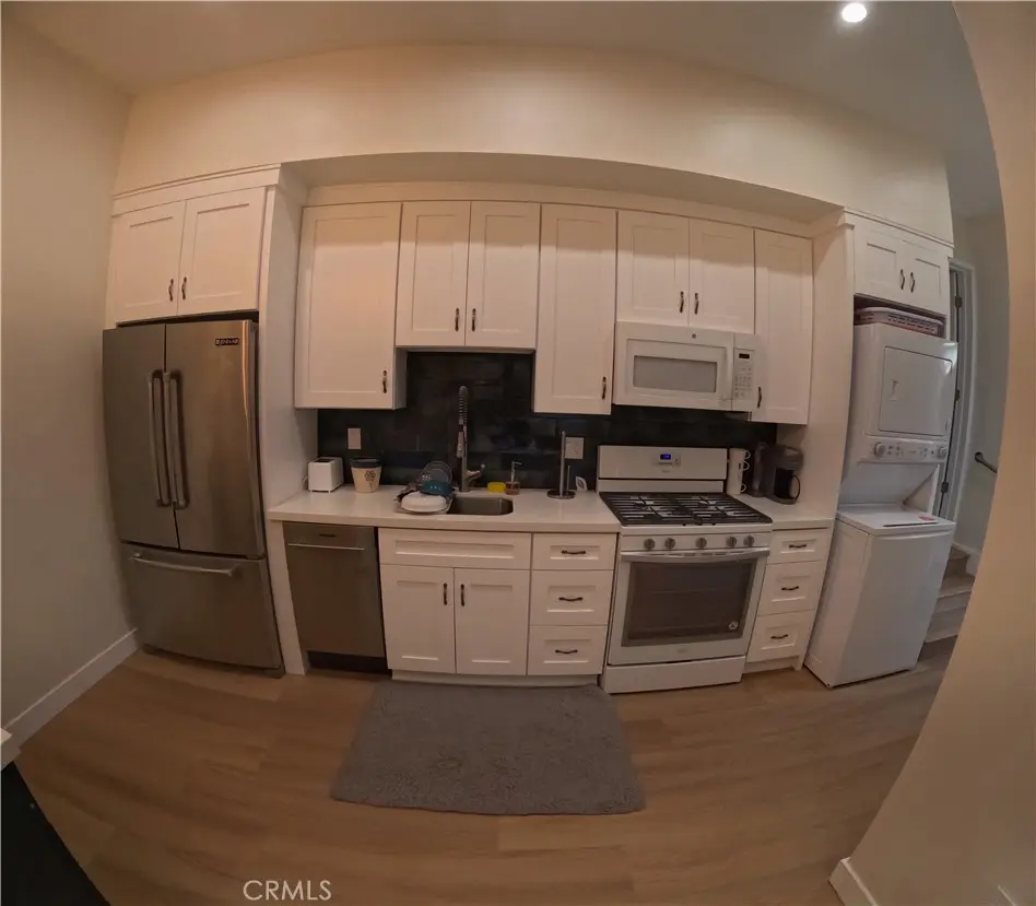 Residential Lease for rent at 12329 Oxford Avenue, Hawthorne, Los Angeles County, CA featuring 1 bed and 1 bath
