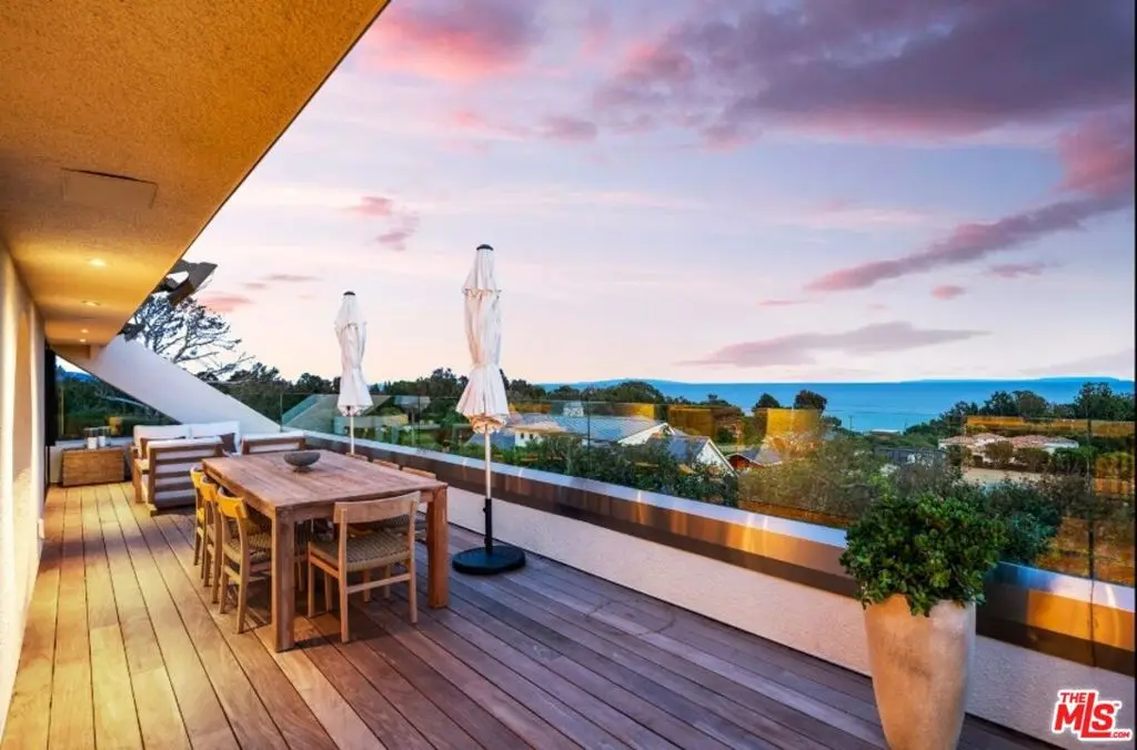 Single Family Residence for rent at 27553 Pacific Coast Highway, Malibu, CA featuring 4 beds and 5 baths