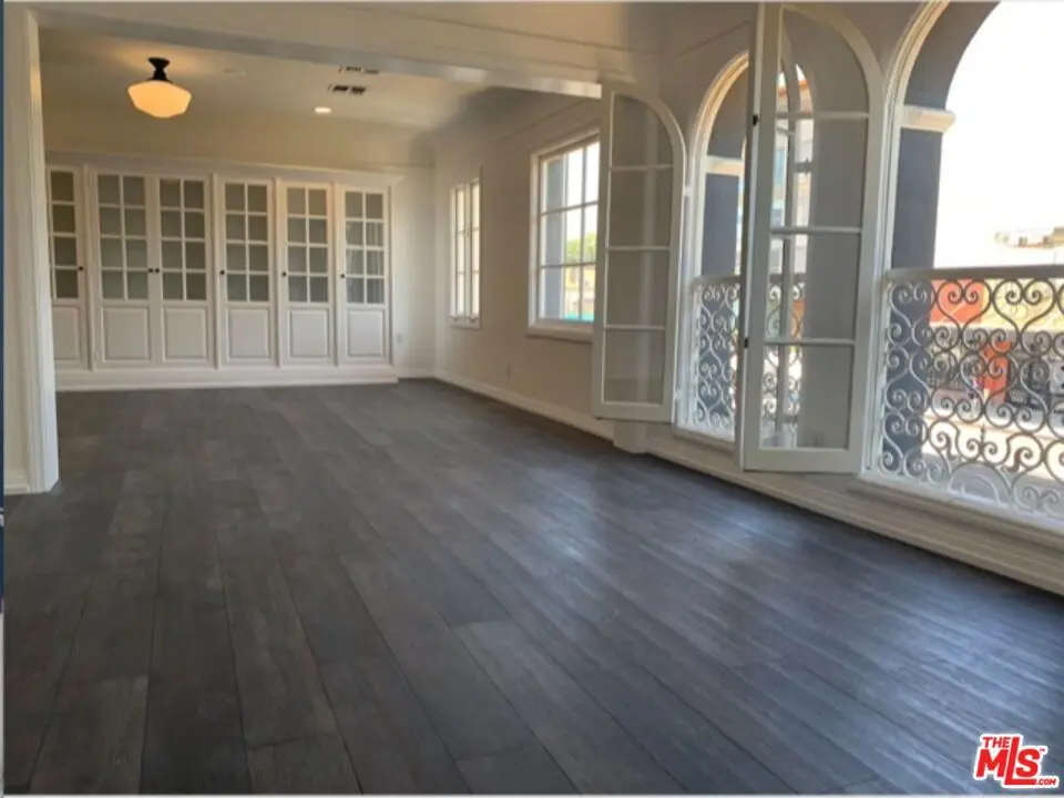 Condominium for rent at 619 S La Brea Avenue 2nd Floor, Los Angeles, CA featuring 1 bed and 1 bath