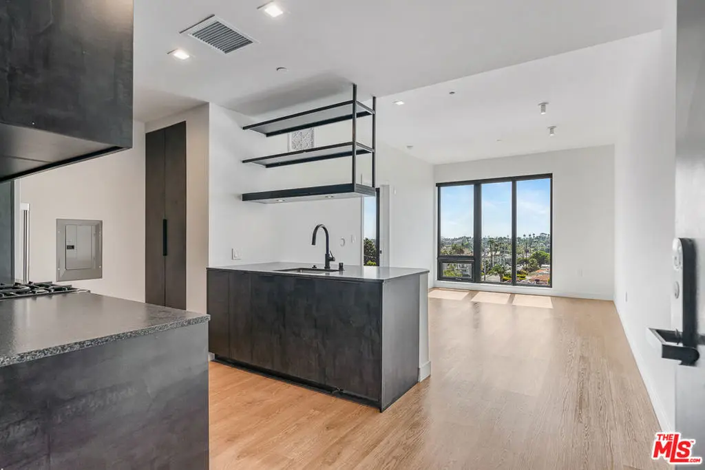 Residential Lease for rent at 10700 Tabor St 524, Los Angeles, Los Angeles County, CA featuring 1 bed and 1 bath