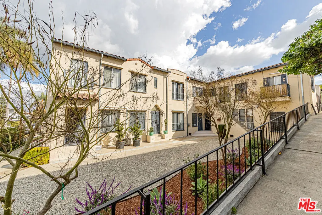 Residential Lease for rent at 1152 S Bronson Avenue, Los Angeles, Los Angeles County, CA featuring 1 bed and 1 bath