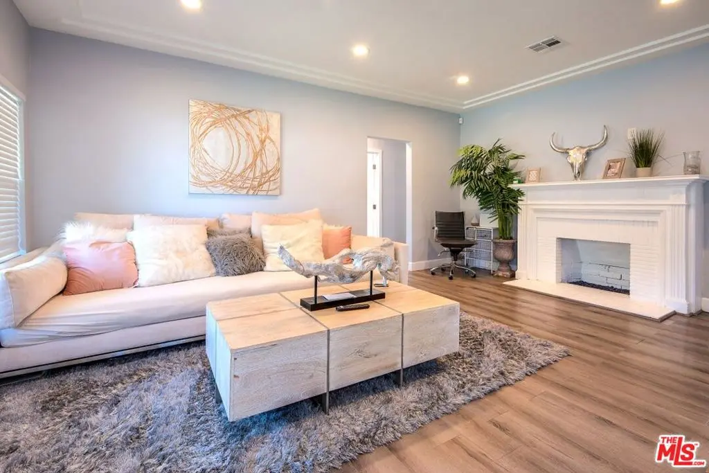 Single Family Residence for rent at 9001 S 5TH Avenue, Inglewood, CA featuring 3 beds and 2 baths