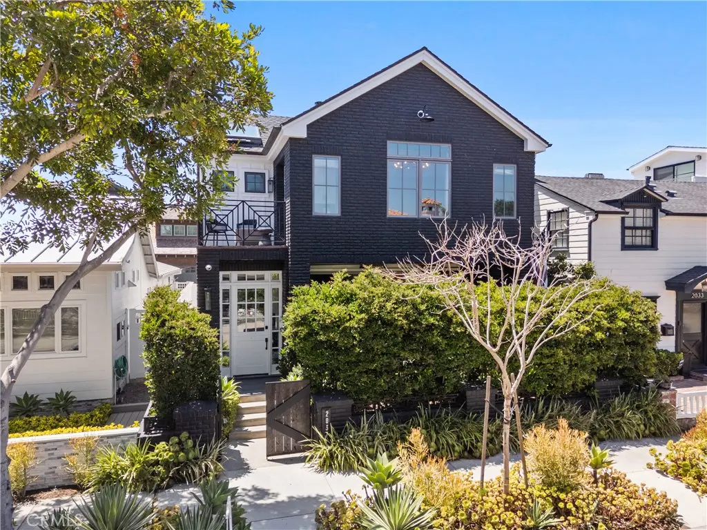 Single Family Residence for rent at 2037 E Ocean, Newport Beach, CA featuring 4 beds and 4 baths