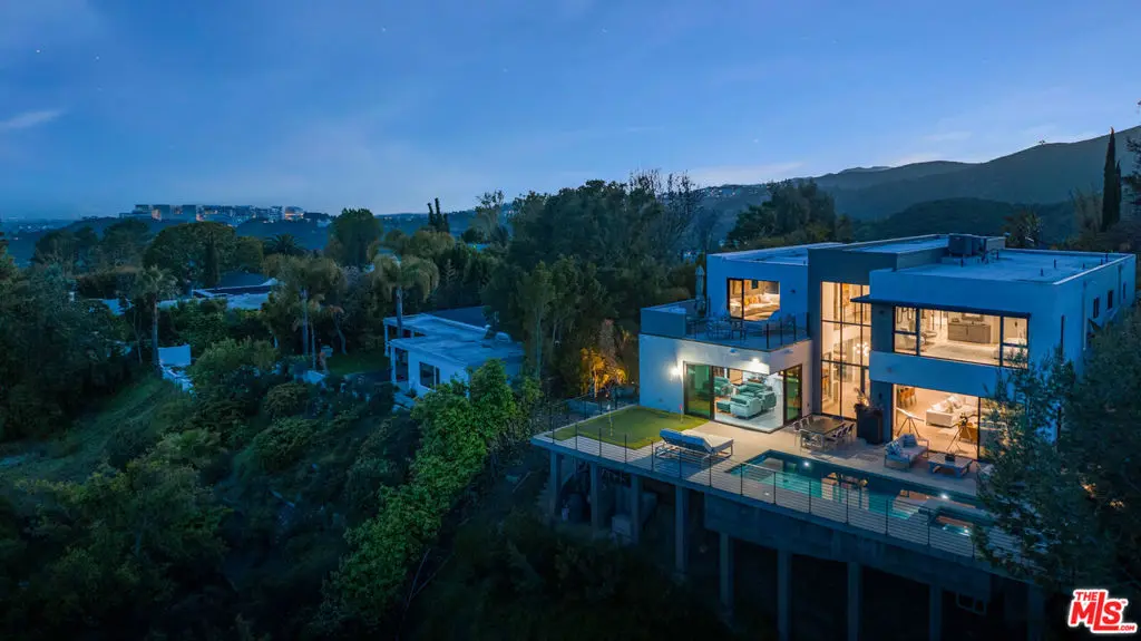 Residential Lease for rent at 1172 Linda Flora Drive, Los Angeles, Los Angeles County, CA featuring 5 beds and 6 baths