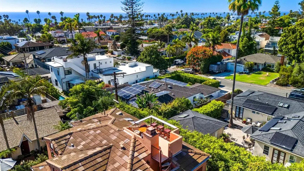 Single Family Residence for rent at 618 Gravilla Pl, La Jolla, CA featuring 2 beds and 3 baths