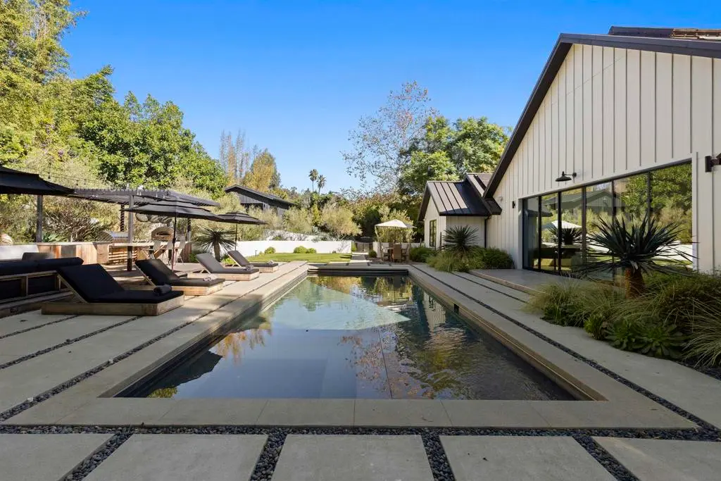 Single Family Residence for rent at 4874 Sun Valley Rd, Del Mar, CA featuring 5 beds and 6 baths