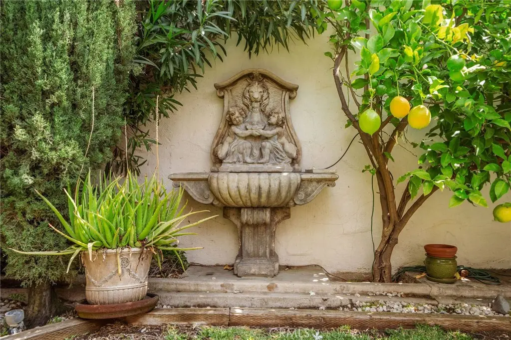 Single Family Residence for sale at 1323 5th Street, Glendale, CA featuring 2 beds and 1 bath