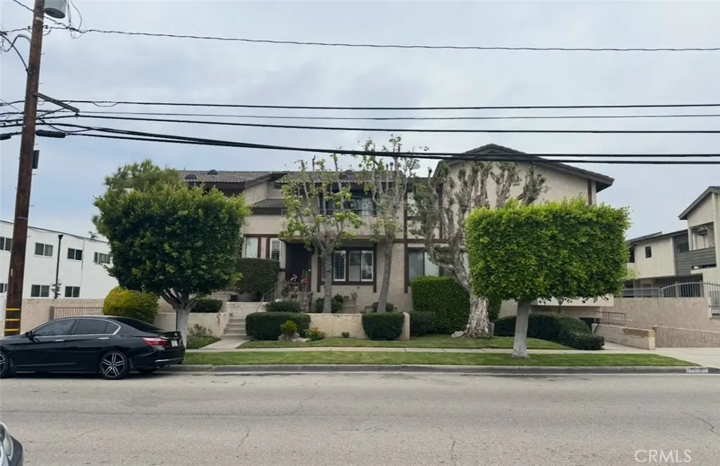 Condominium for sale at 1119 Magnolia Avenue 2, Gardena, CA featuring 2 beds and 3 baths