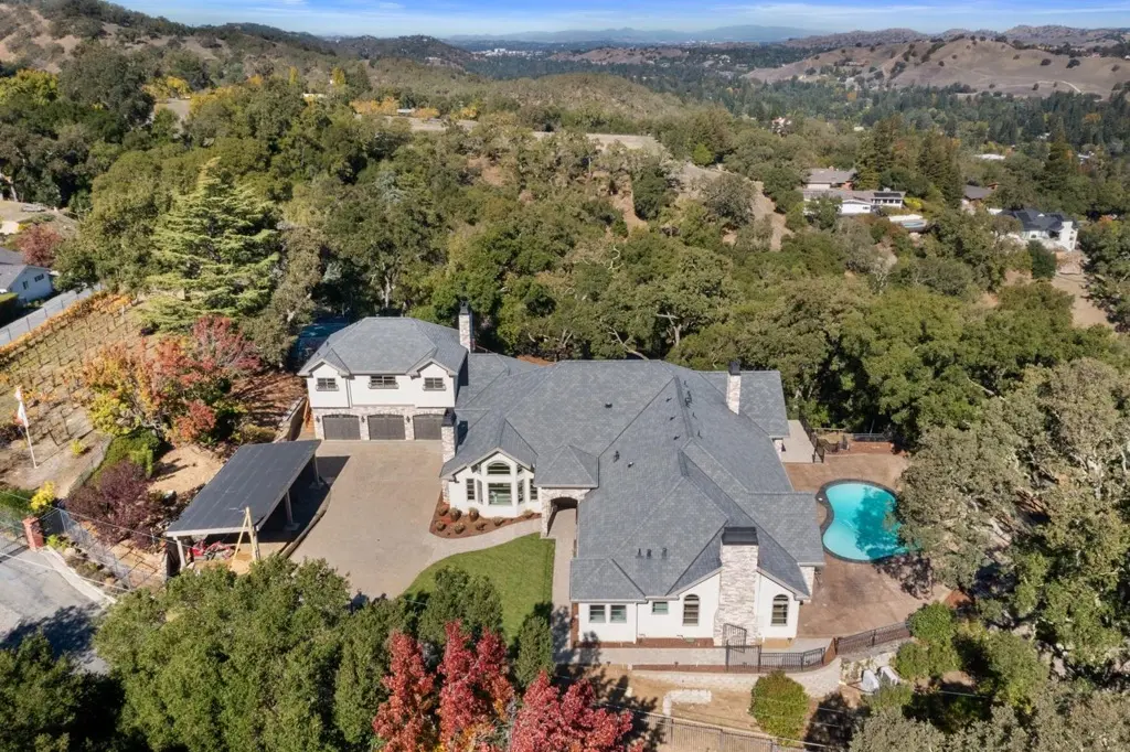 Single Family Residence for sale at 700 Clipper Hill, Danville, CA featuring 6 beds and 6 baths