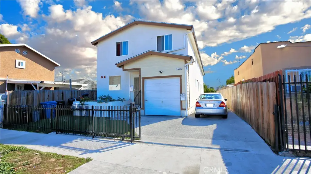 Duplex for sale at 1566 E 106th Street E, Los Angeles, CA