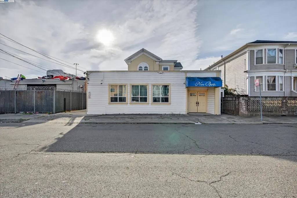 Triplex for sale at 1011 E 11Th St, Oakland, CA
