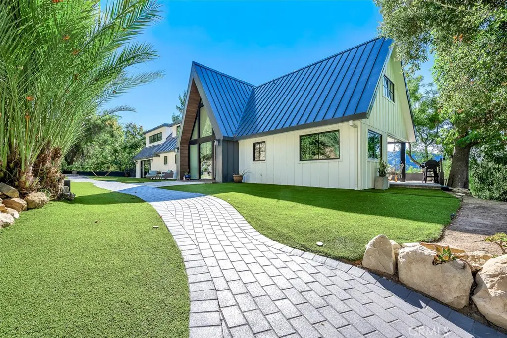 Residential Lease for rent at 24301 Sylvan Glen, Calabasas, Los Angeles County, CA featuring 4 beds and 4 baths