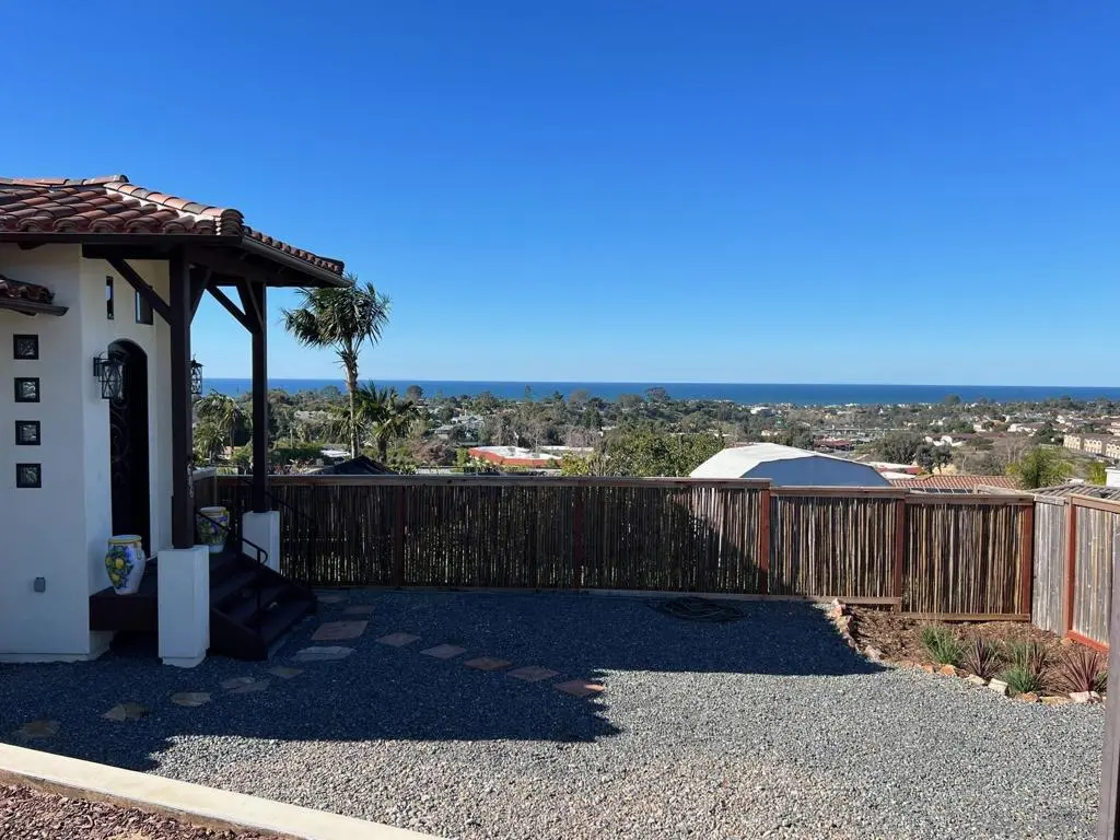 Single Family Residence for rent at 606 Camino De Orchidia, Encinitas, CA featuring 2 beds and 3 baths