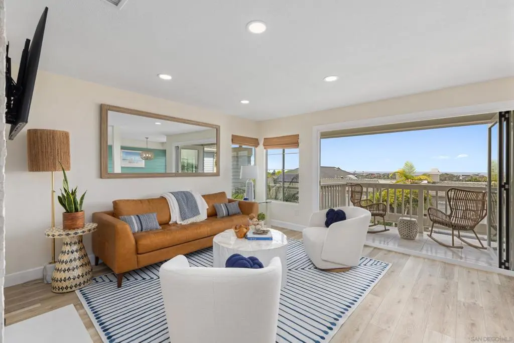 Townhouse for rent at 579 Hygeia Unit A, Encinitas, CA featuring 3 beds and 3 baths