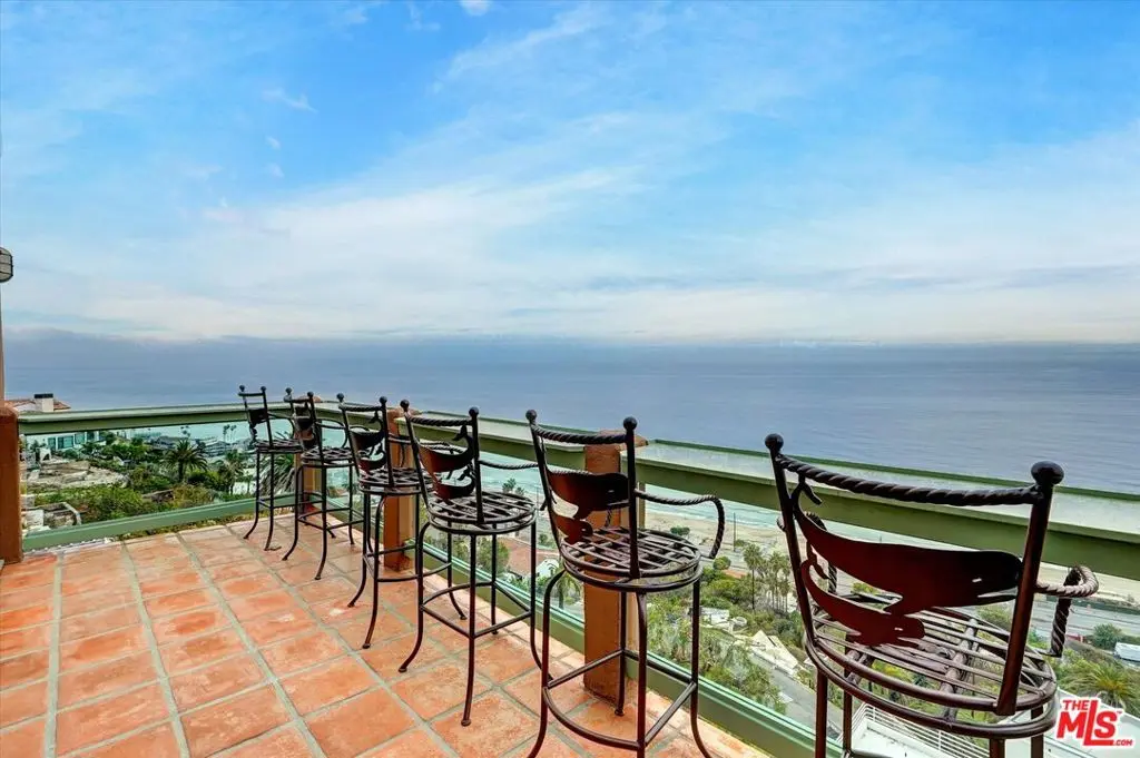 Residential Lease for rent at 3916 Rambla Orienta, Malibu, Los Angeles County, CA featuring 3 beds and 3 baths