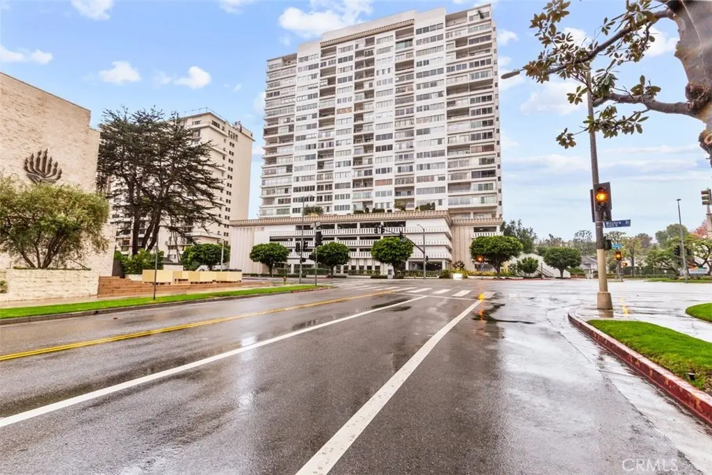 Condominium for sale at 10501 Wilshire 2212, Los Angeles, CA featuring 2 beds and 3 baths